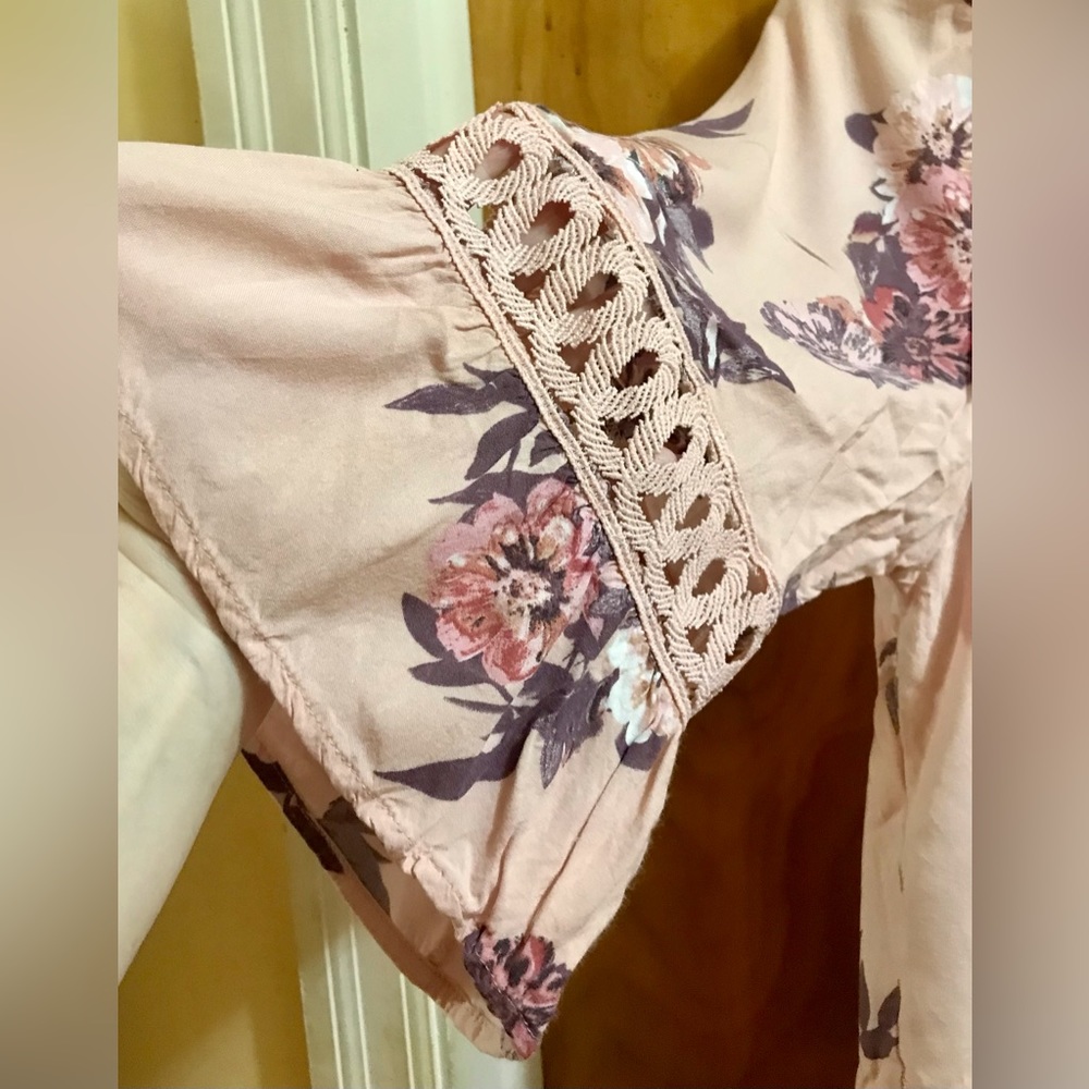 Unique Spectrum Top Large Ruffles Lace - Picture 2 of 7